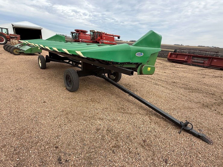 2024-john-deere-12-image-13