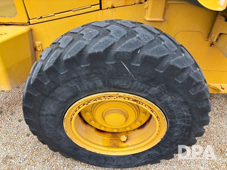 2007-deere-444j-image-49