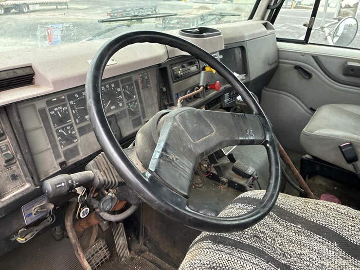 case-ih-8100-image-76