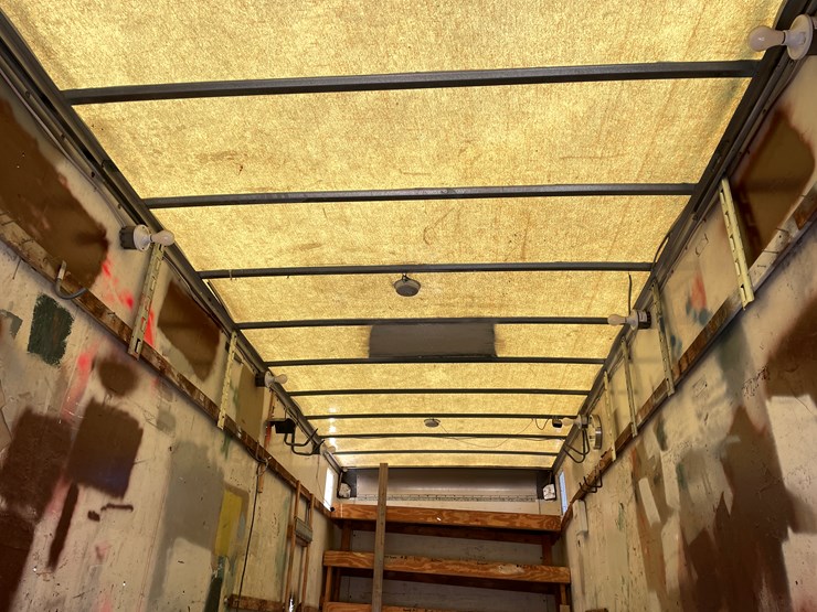 #1135-•-2002-gmc-c6500-van-truck-(has-mn-title)-image-15