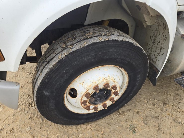 2000-international-8100-image-29