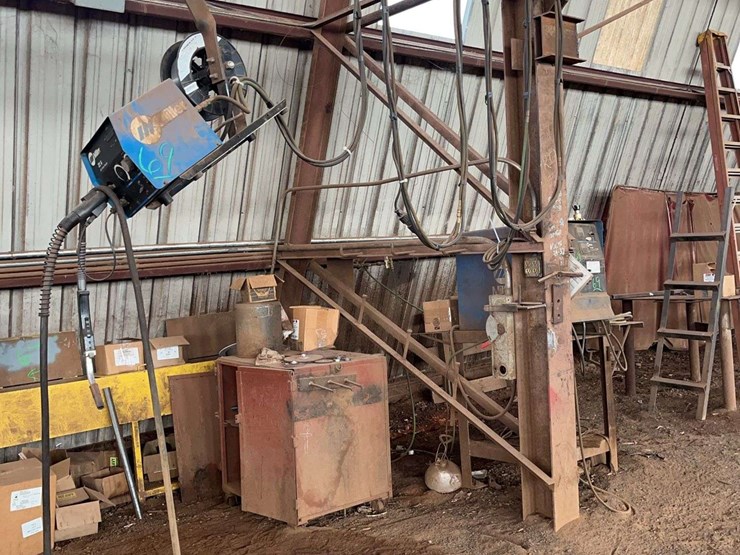 miller-22a-24v-wire-feeder-&-miller-cp-302-welder-&-stand-image-2