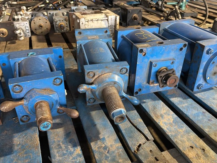 #160-•-cylinders-image-2