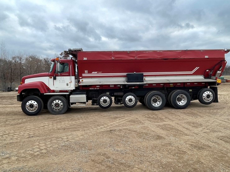 #1130-•-2005-international-5500i-6x4-dump-truck-(has-mn-title)-image-2