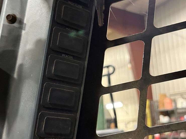 new-holland-l170-image-15