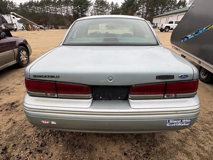 1995-ford-crown-victoria-lx-car-image-8