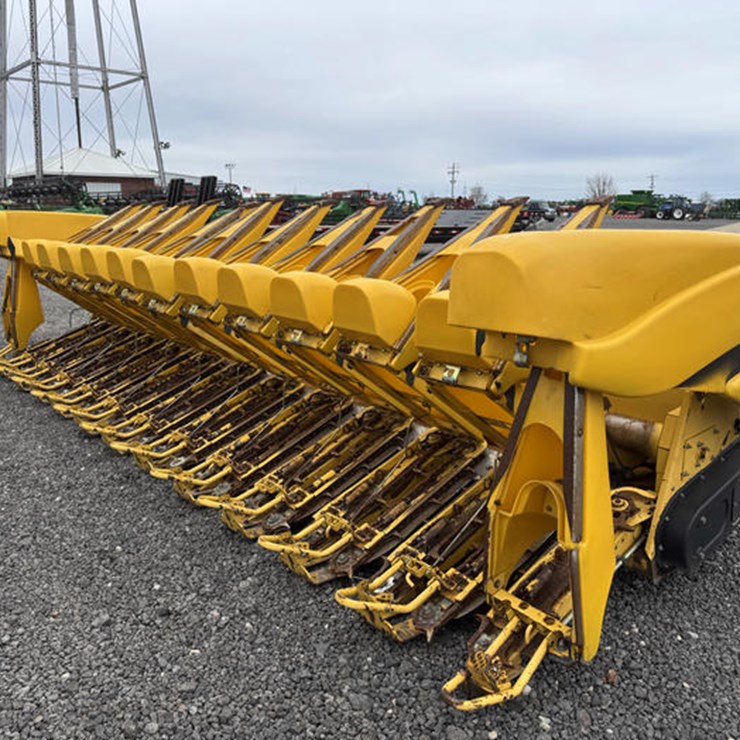 #111760 • 1999 NH 996C #614214