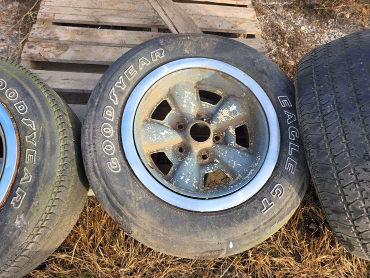 (4)-mid-70’s-chevrolet-rally-wheels,-missing-1-center-cap,-all-trim-rings-are-there,-buying-all-for-image-7
