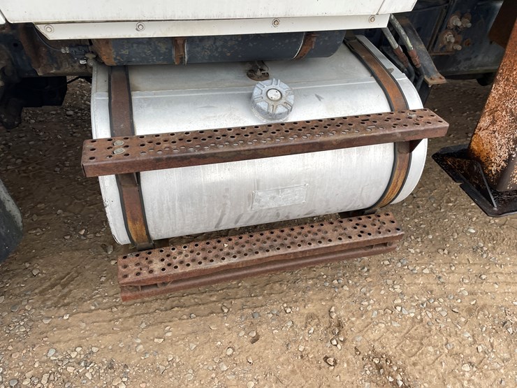 ford-lt9000-image-37