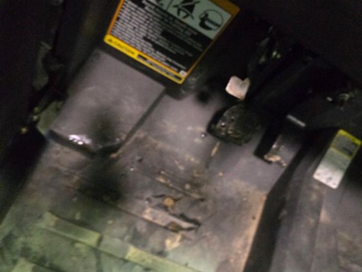 2012-john-deere-gator-image-26