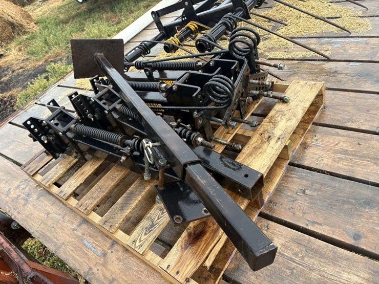 powermatic-3-bar-harrow,-26”-teeth,-(2)-9.5’-sections,-with-mounting-brackets,-spare-tooth,-was-used-image-4