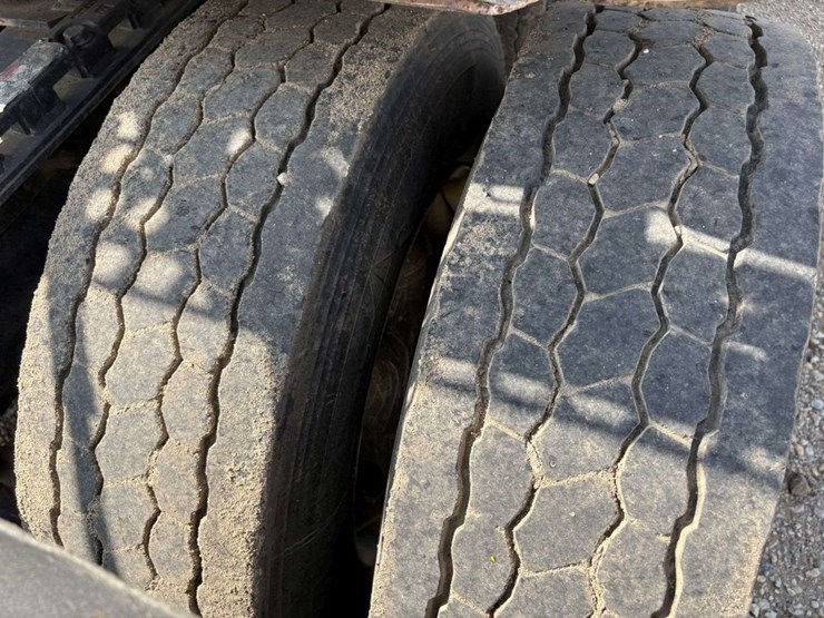 2004-freightliner-m2-business-class-semi-tractor,-day-cab,-mercedes-460,-10-speed,-jake-brake,-lopro-image-18