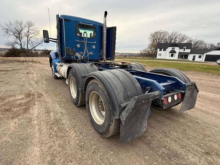 2016-kenworth-t880-image-13