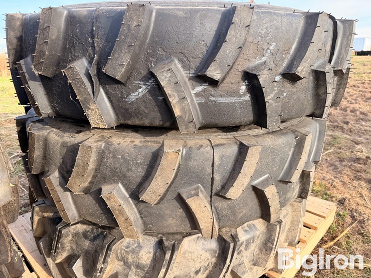 11r24.5-tires-on-valley-pivot-rims-image-10