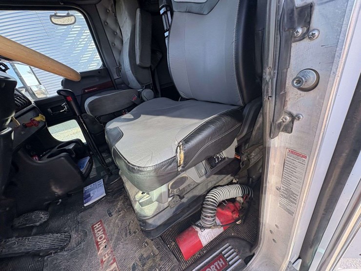 2007-kenworth-t600-image-38