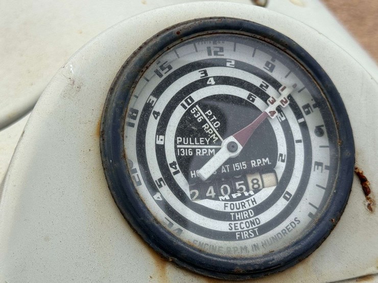 1954-ford-tractor-image-14