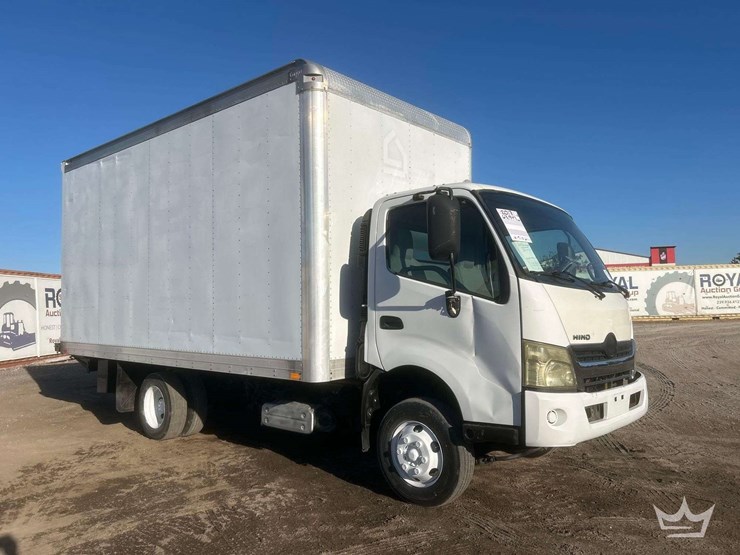 2017-hino-155-image-2