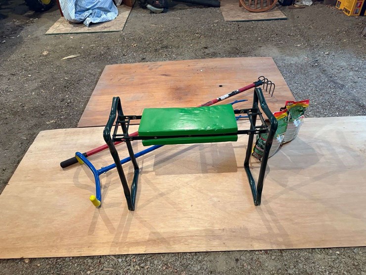 garden-lot:-garden-claw-twist-cultivator,-toolshop-4-tine-cultivator,-folding-garden-seat/kneeler,-f-image-4