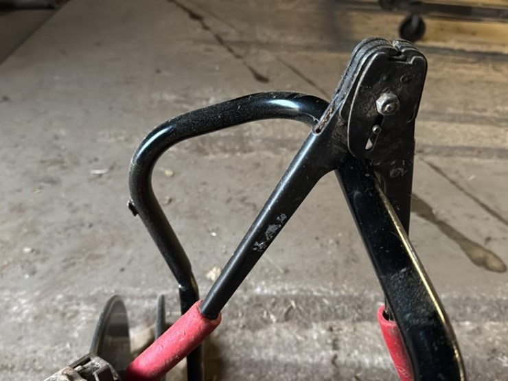 #137-•-bander-and-tools*-image-5