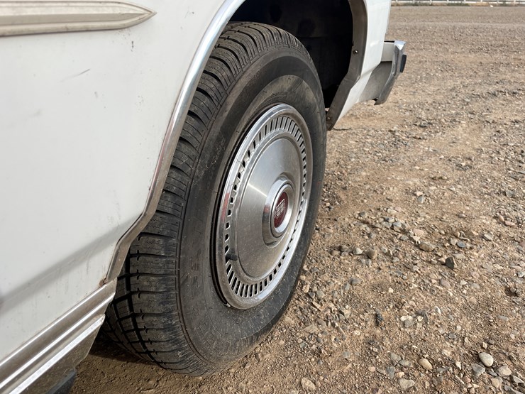 #1200-•-1986-ford-crown-victoria-**recommend-trailering**-(has-mn-title)-image-12