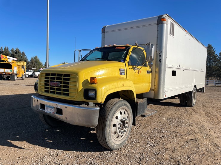 #1135-•-2002-gmc-c6500-van-truck-(has-mn-title)-image-1