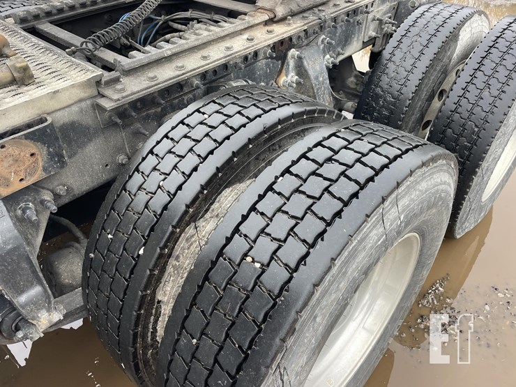 2014-freightliner-cascadia-125-image-17