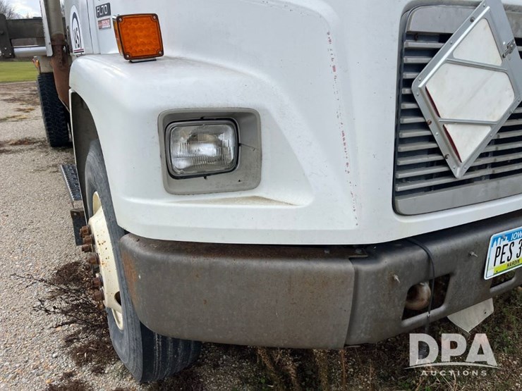 1999-freightliner-fl70-image-20