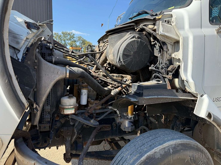 2006-sterling-rollback-truck,-101"x27'-bed,-winch,-automatic-transmission,-388k-miles,-11r22.5-tires-image-32