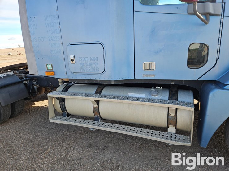 1999-freightliner-flc120-image-15