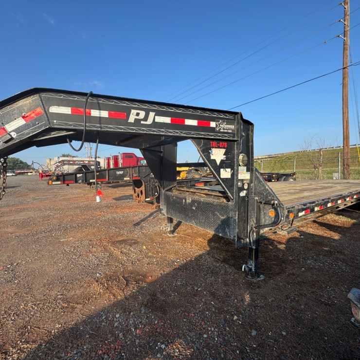2019 PJ TRAILER 32FT GOOSENECK