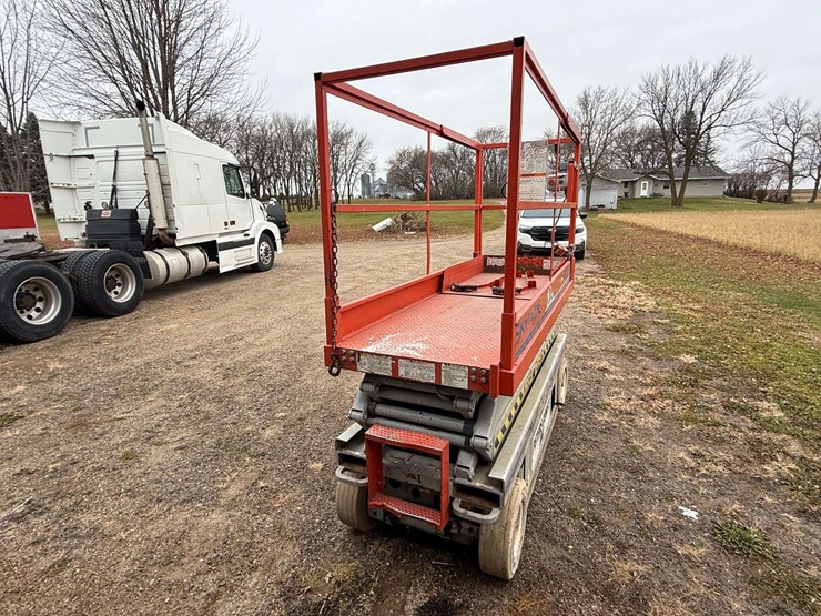 sky-jacker-model-3220-battery-powered-lift,-32”-wide-platform-w/3’-extension,-will-lift-20’,-474-hou-image-8