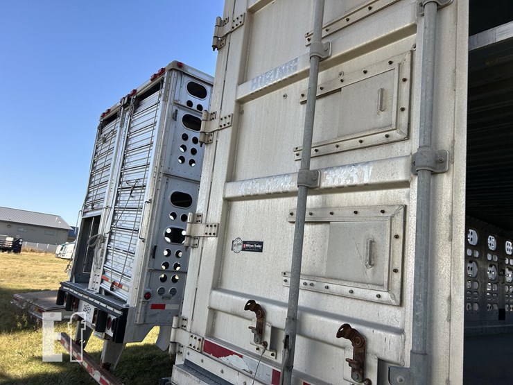 2019-wilson-livestock-trailer-image-43