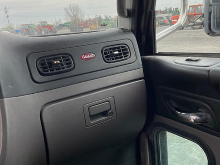 peterbilt-386-image-43