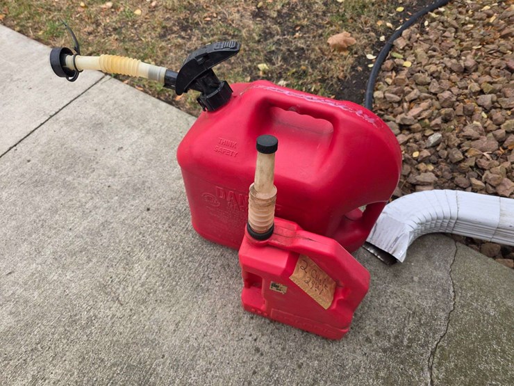 (2)-gas-cans,-buying-both-for-one-money-image-2