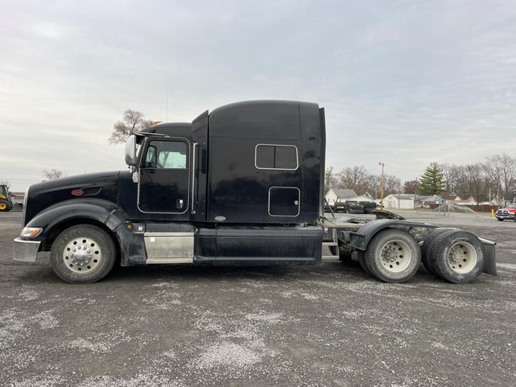 peterbilt-386-image-9