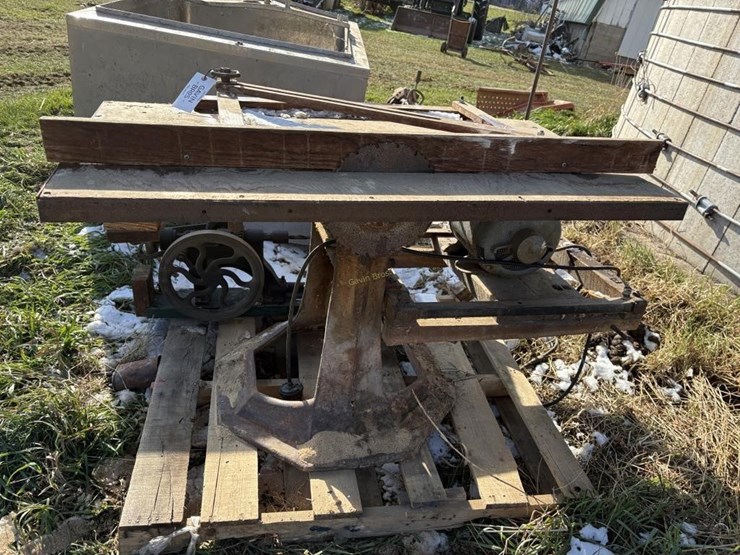 cast-base-table-saw-image-3