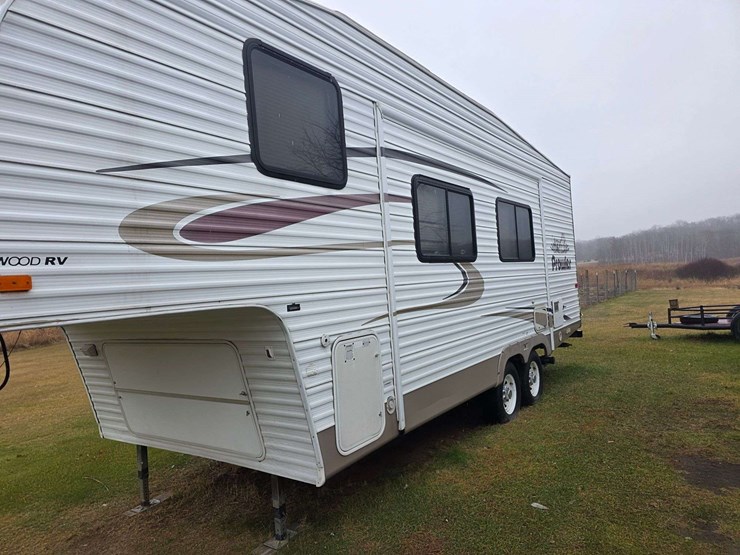 2004-prowler-fleetwood-5th-wheel-rv,-model-255-bhs,-12’-slide-out,-newer-19’-awning,-1-queen-front-b-image-12