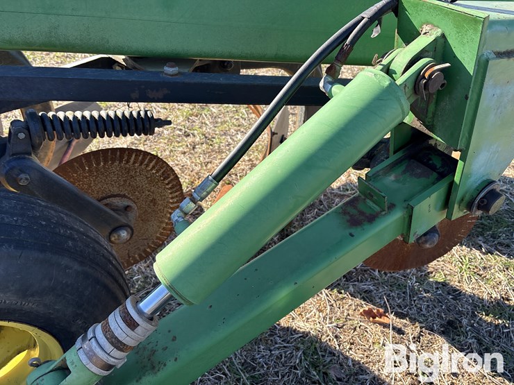 john-deere-3710-image-11