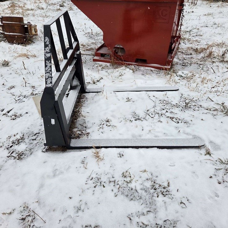 Pallet Forks skidsteer quick attach. This Item is Located in South Dakota, Therefore South Dakota Sa
