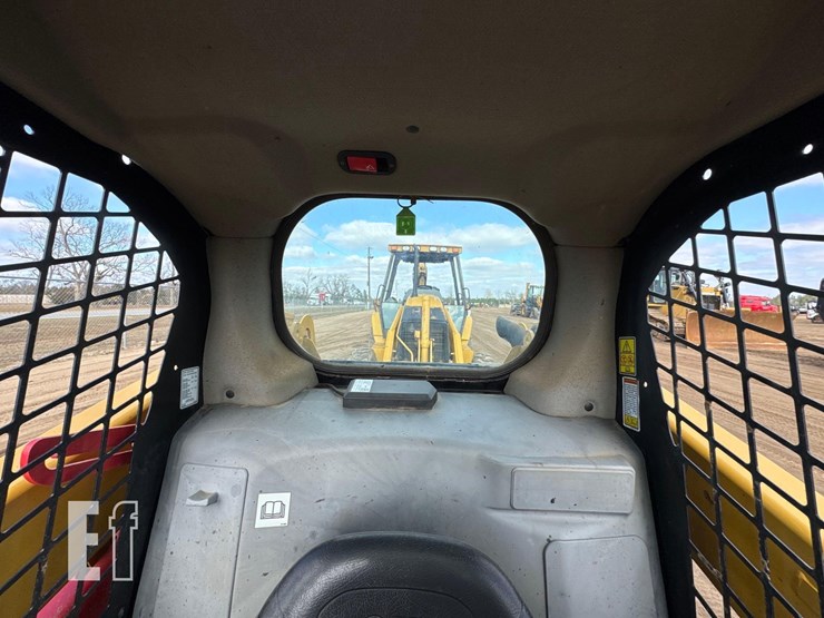 2017-caterpillar-239d-image-26