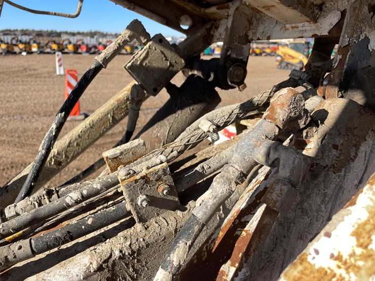 #1141-•-1995-gmc-topkick-bucket-truck-(has-mn-title)-image-13