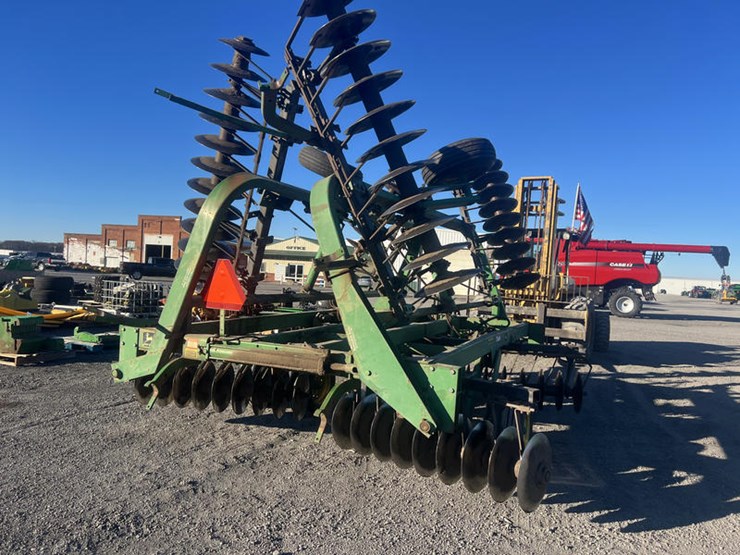 john-deere-235-image-6