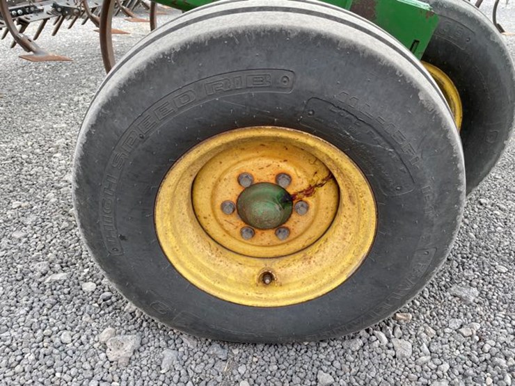 john-deere-2210-image-39