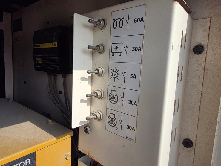 caterpillar-xq35-image-12