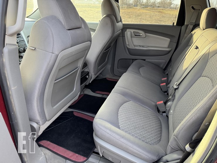 2010-chevrolet-traverse-image-13