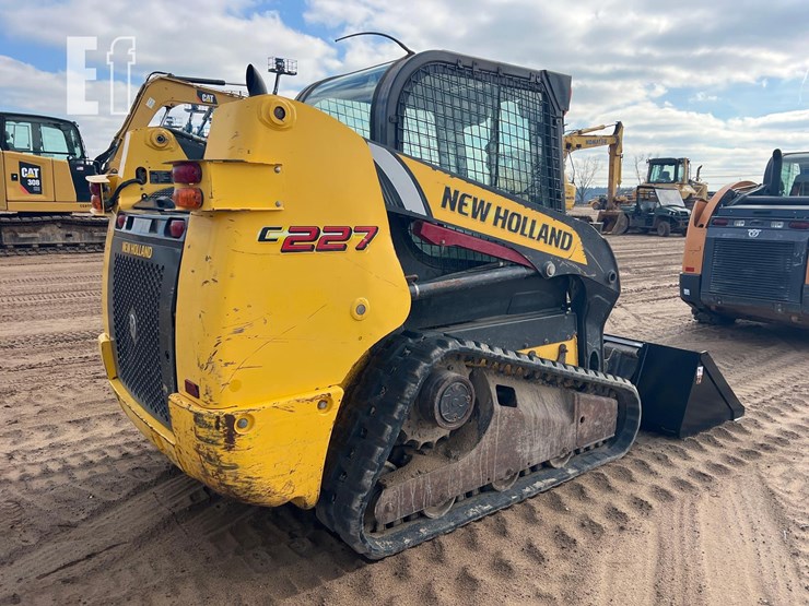 new-holland-c227-image-4