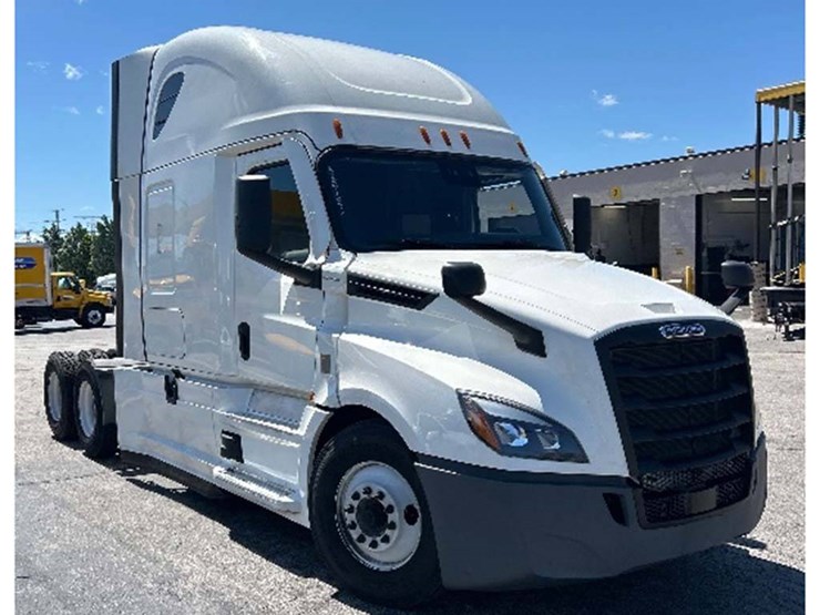 freightliner-cascadia-126-image-1