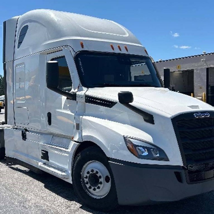 FREIGHTLINER CASCADIA 126