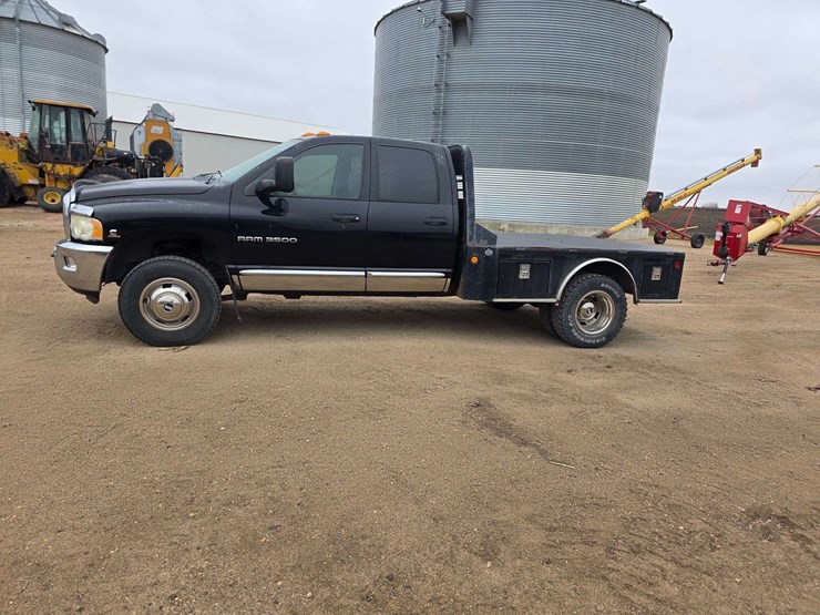 2005-dodge-ram-3500-image-17