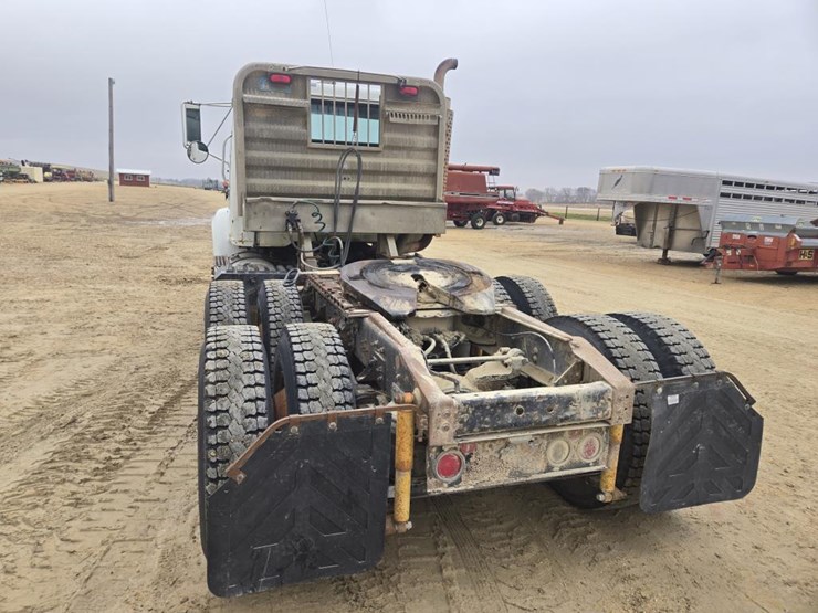 2000-international-8100-image-10